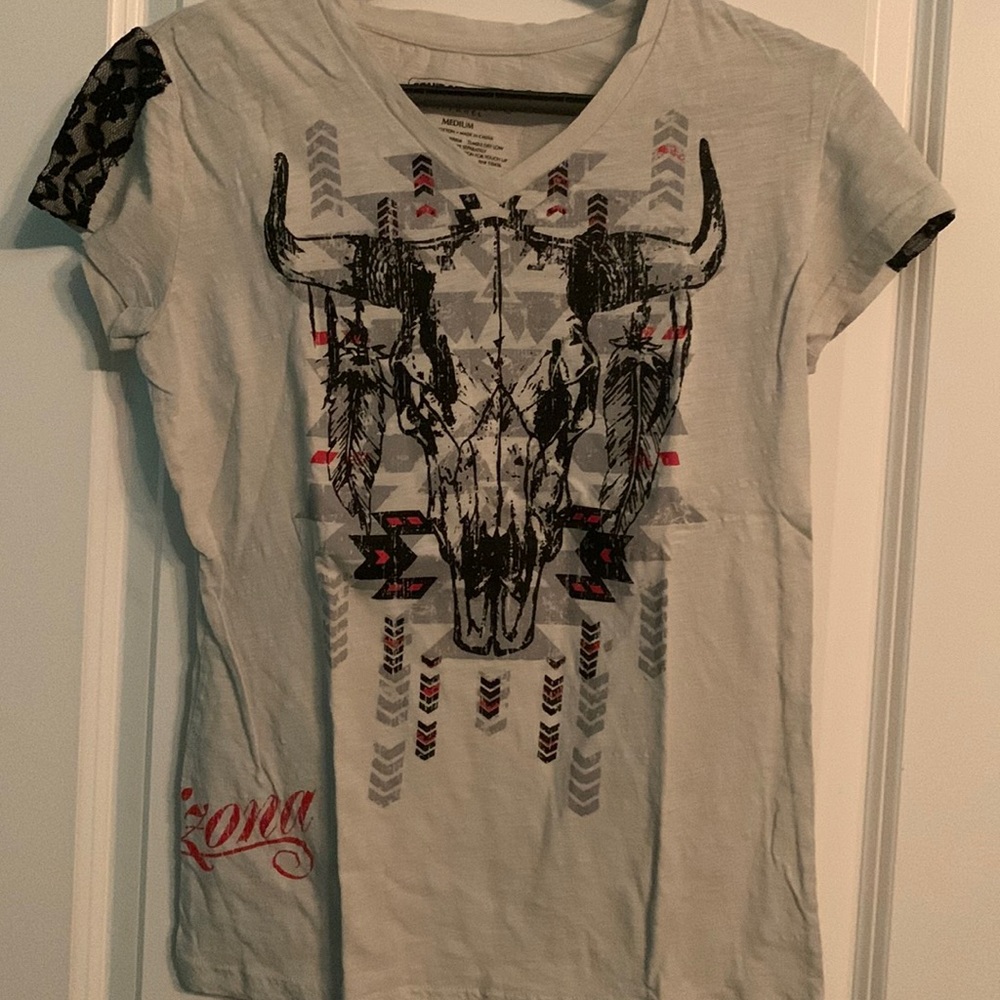 t shirt from the Grand Canyon with lace on shoulders
